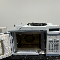 Agilent System 6890N GC image 2